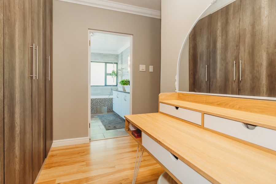 5 Bedroom Property for Sale in Panorama Western Cape